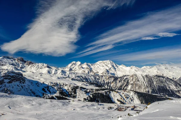 Mountains with snow in winter — Stock Photo, Image