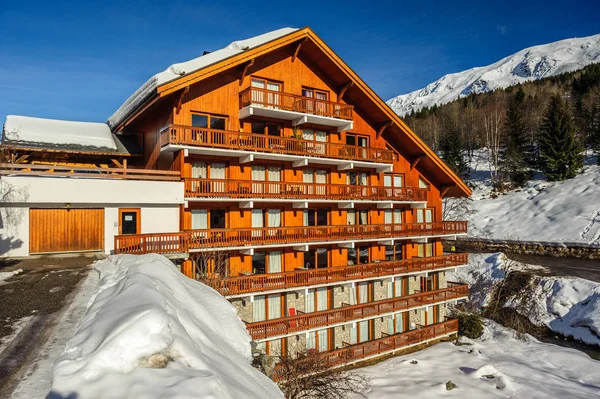 Casas cubiertas de nieve — Foto de Stock