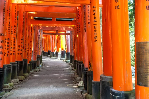 Дерев'яні Torii ворота — стокове фото