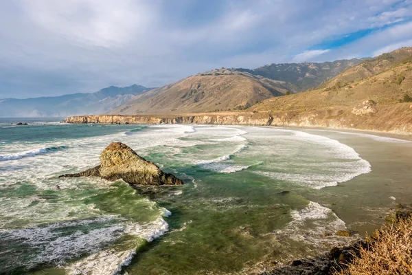 VS-Pacific kust, Dollar zandstrand, Big Sur, Californië — Stockfoto