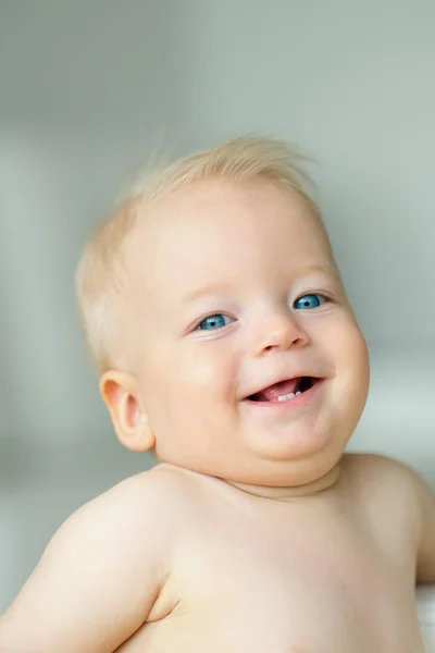 Babyjongen glimlachen — Stockfoto