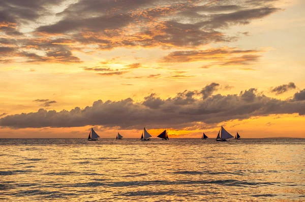 Puesta de sol en la playa de Boracay —  Fotos de Stock