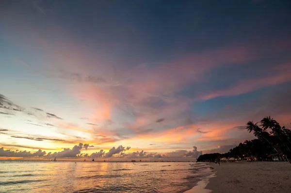 Puesta de sol en la playa de Boracay — Foto de Stock