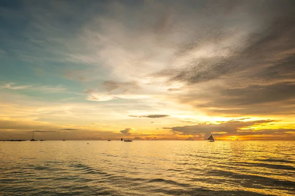 Ηλιοβασίλεμα στο Boracay beach — Φωτογραφία Αρχείου