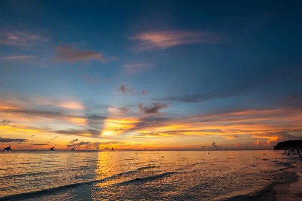 Pôr do sol na praia de Boracay — Fotografia de Stock