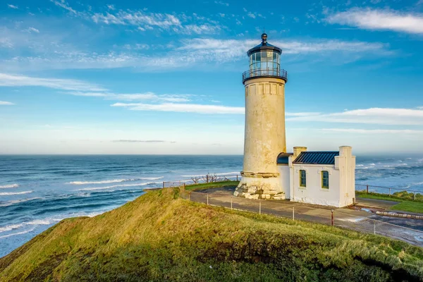 Északi Head Lighthouse, a Csendes-óceán partján — Stock Fotó