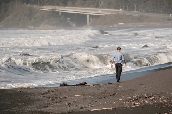 Man walking at Pacific coast beach — Stock Photo, Image