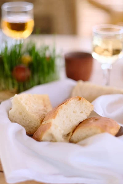 Ostertafel gedeckt — Stockfoto