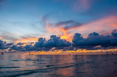 günbatımı Boracay Beach