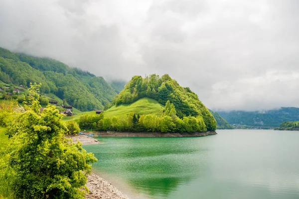 Lungern sjön i Schweiz — Stockfoto