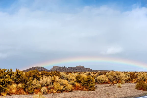 Arcobaleno nel deserto, California — Foto Stock
