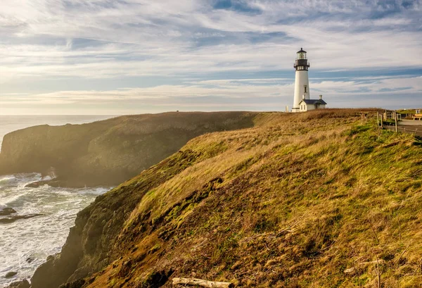 Lighthouse at Pacific coast — Stock Photo, Image