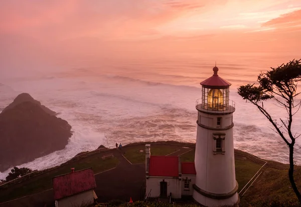 Farol na costa do Pacífico — Fotografia de Stock