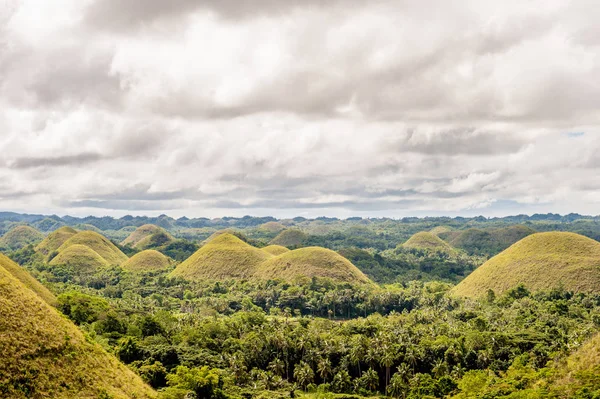 Colinas de chocolate paisaje en Filipinas —  Fotos de Stock