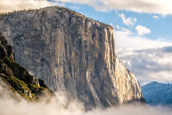 Beautiful view of mountains — Stock Photo, Image