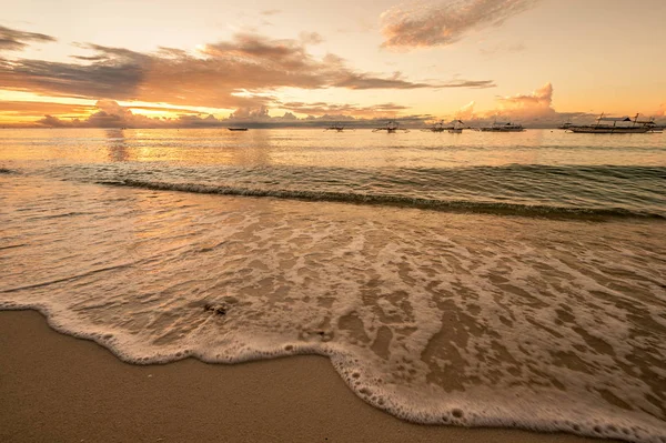Tropik sahil günbatımı — Stok fotoğraf