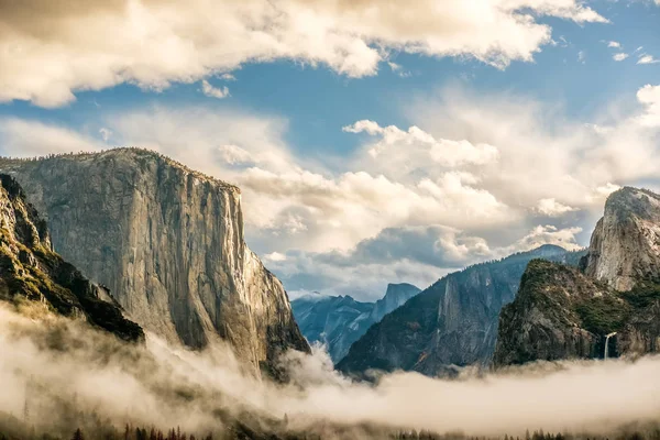 Vale do Parque Nacional de Yosemite — Fotografia de Stock