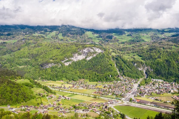 Swiss village in valley near Reichenbach — Stock Photo, Image