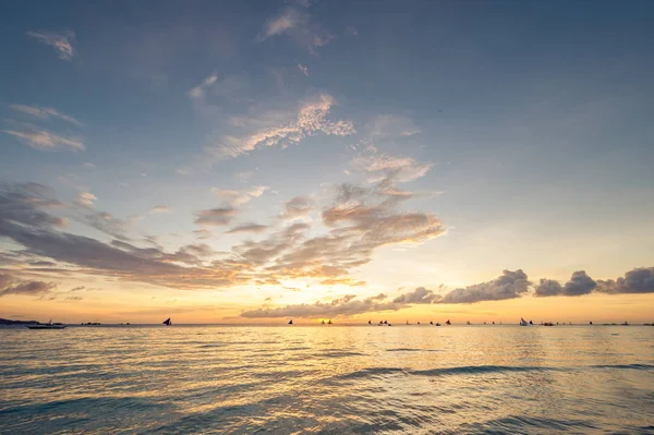 Όμορφο ηλιοβασίλεμα στο Boracay beach — Φωτογραφία Αρχείου