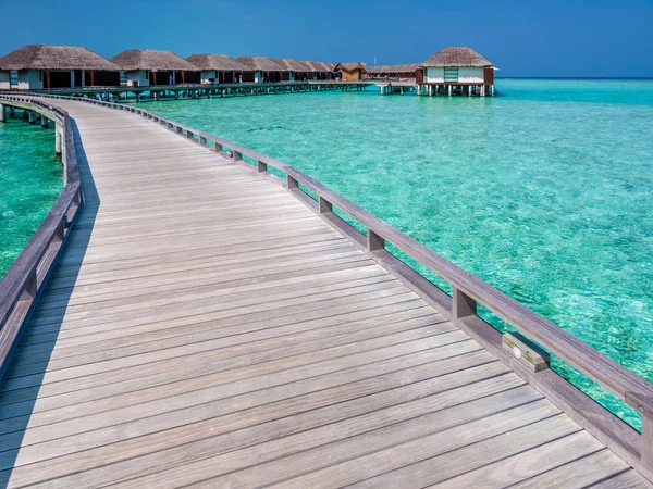 Hermosa playa con bungalows de agua —  Fotos de Stock