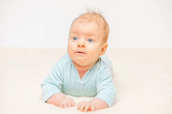 Newborn baby on blanket — Stock Photo, Image