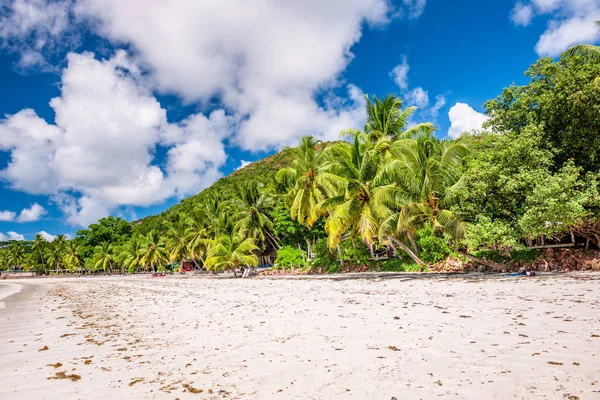 Bella spiaggia alle Seychelles — Foto Stock