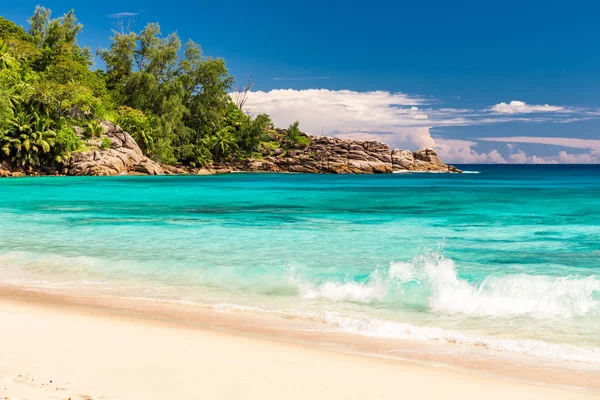 Bella spiaggia di Anse Intendance alle Seychelles — Foto Stock