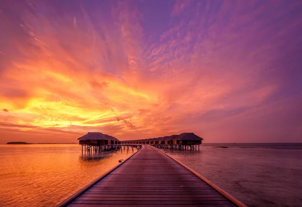 Sonnenuntergang am Strand der Malediven — Stockfoto