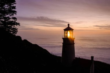 Gün batımında Heceta kafa feneri