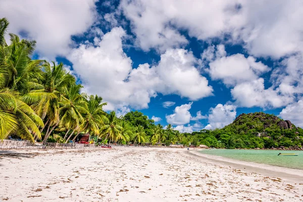 Praia bonita em Seychelles — Fotografia de Stock