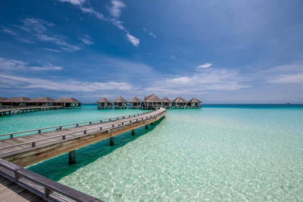 Strand met water bungalows — Stockfoto