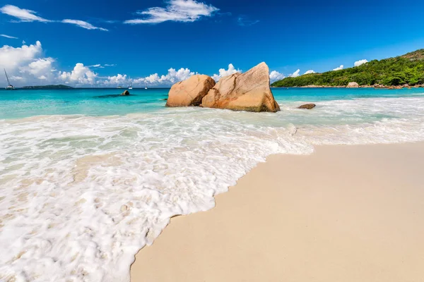 Bella spiaggia alle Seychelles — Foto Stock