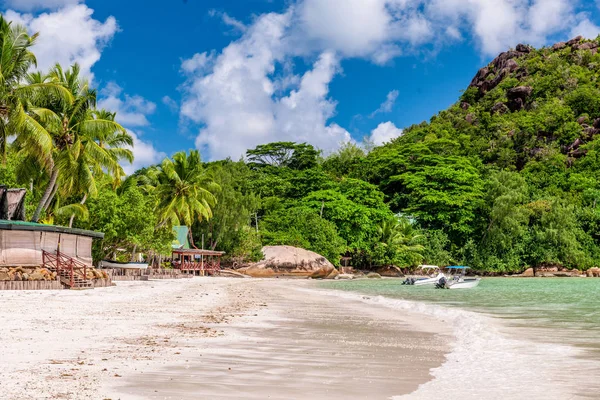 Vacker strand på Seychellerna — Stockfoto