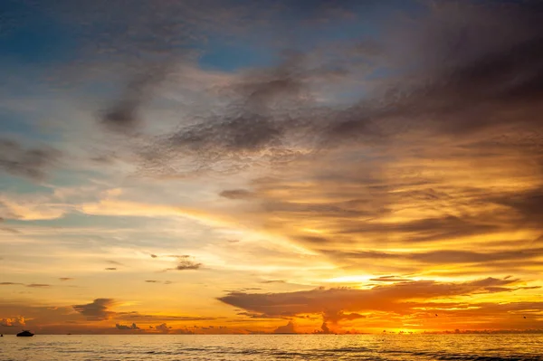 Όμορφο ηλιοβασίλεμα στο Boracay beach — Φωτογραφία Αρχείου