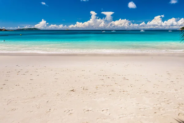 Plajă frumoasă în Seychelles — Fotografie, imagine de stoc
