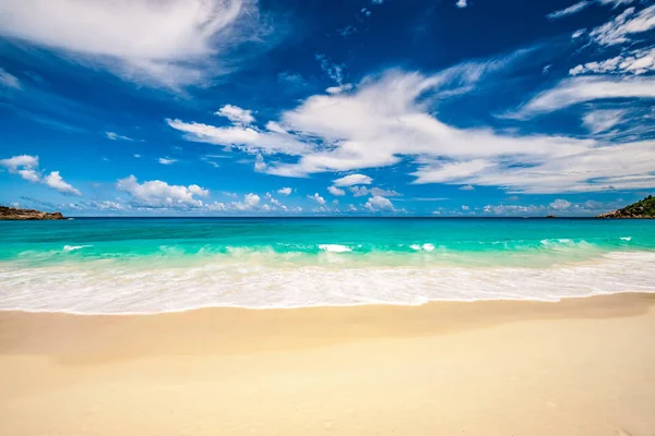 Piękny anse intendance plaży — Zdjęcie stockowe