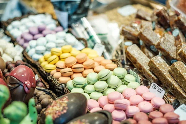 Macarons au stand du marché — Photo