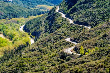 Yol Montserrat Manastırı dağlarda