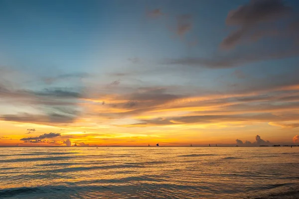 Vacker solnedgång på Boracay beach — Stockfoto