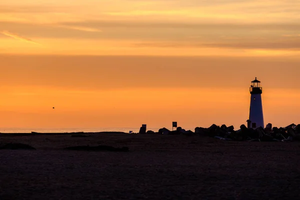 Santa Cruz vlnolam světla (Walton maják) při východu slunce — Stock fotografie
