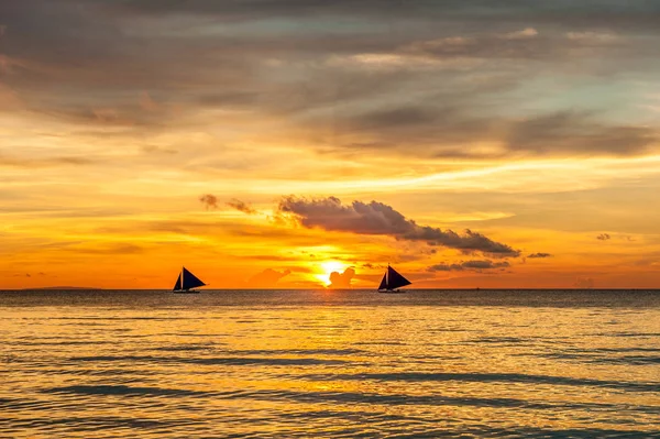 Zonsondergang in Boracay beach — Stockfoto