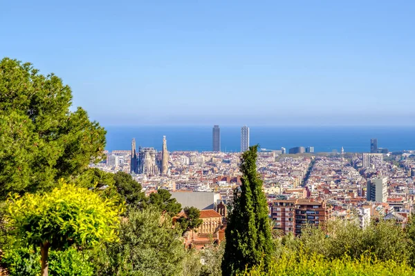 Barcelona stadsbild förbise — Stockfoto