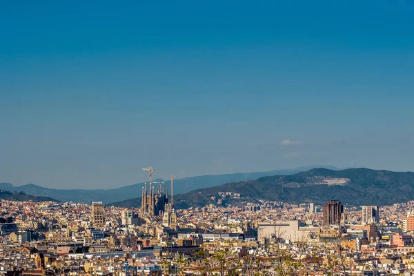 Barcelona stadsbild förbise — Stockfoto