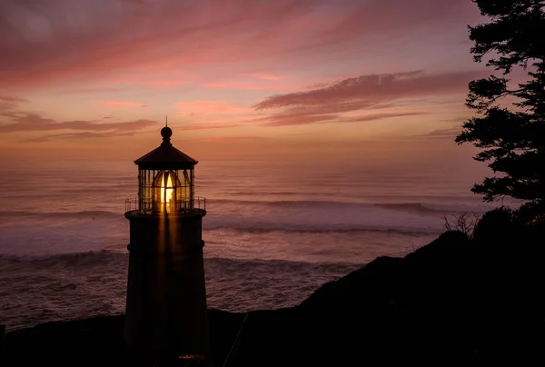 Heceta Head Lighthouse te ondernemen bij zonsondergang — Stockfoto