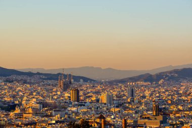 Barcelona Cityscape gün batımında 
