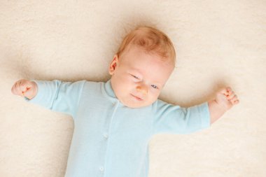 bej kapağında yalan bebek 