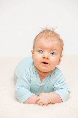 bej kapağında yalan bebek 