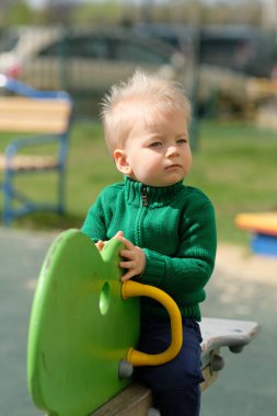 Çocuk Bahçesi tahterevalli oturma