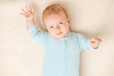 bej kapağında yalan bebek 