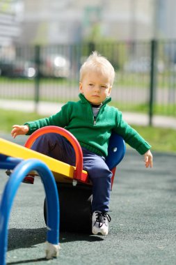 Çocuk Bahçesi tahterevalli oturma